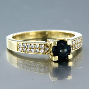 14K Goud - ring bezet met saffier en diamant - ringmaat 17,25 (54) kopen? Bied vanaf 400!
