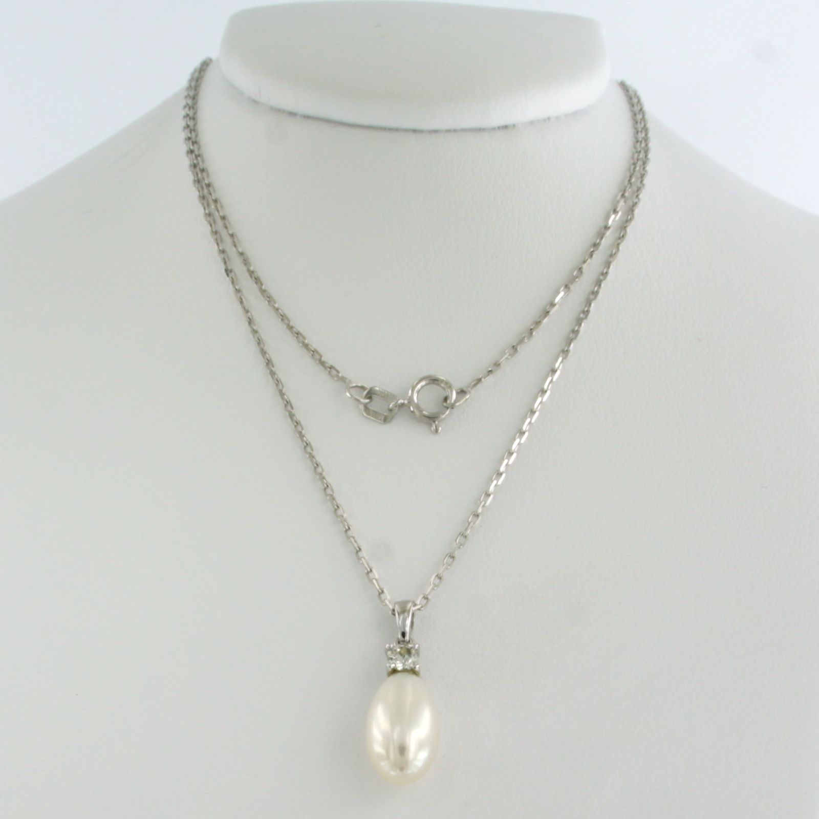 Buy 14k witgouden collier en hanger met parel en diamant 0.10ct? Bid from 340!