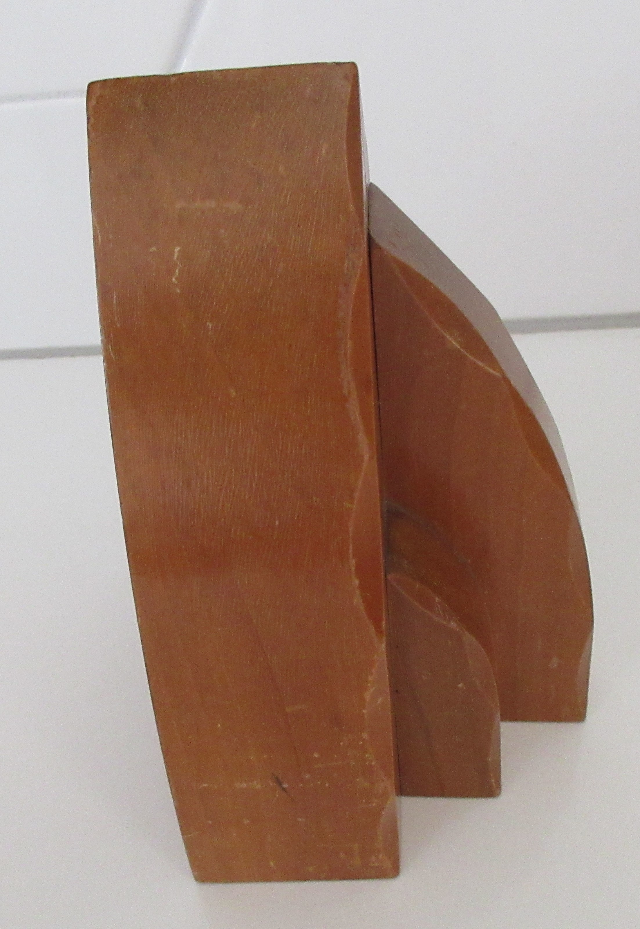 Niet of onleesbaar gesigneerd - Twee art deco houten boekensteunen, Amsterdamse school  kopen? Bied vanaf 1!