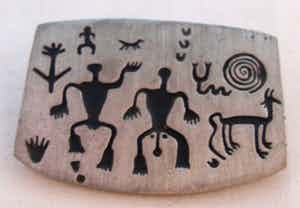 Niet of onleesbaar gesigneerd - Urban Fetishes metalen Broche verkocht voor € 10!