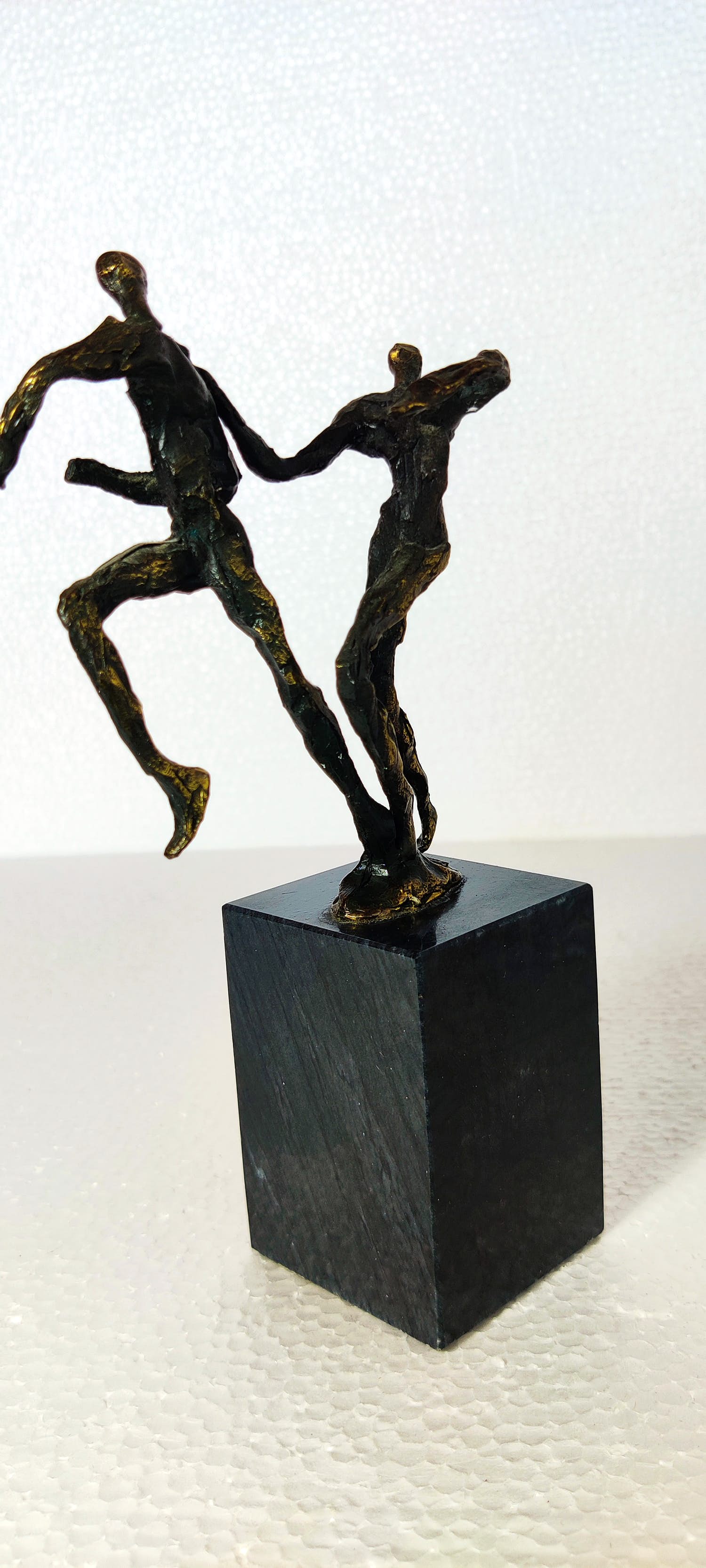 Niet of onleesbaar gesigneerd - Abstract bronzen sculptuur kopen? Bied vanaf 1!