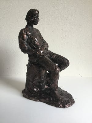 Niet of onleesbaar gesigneerd - Zittend figuur kopen? Bied vanaf 1!