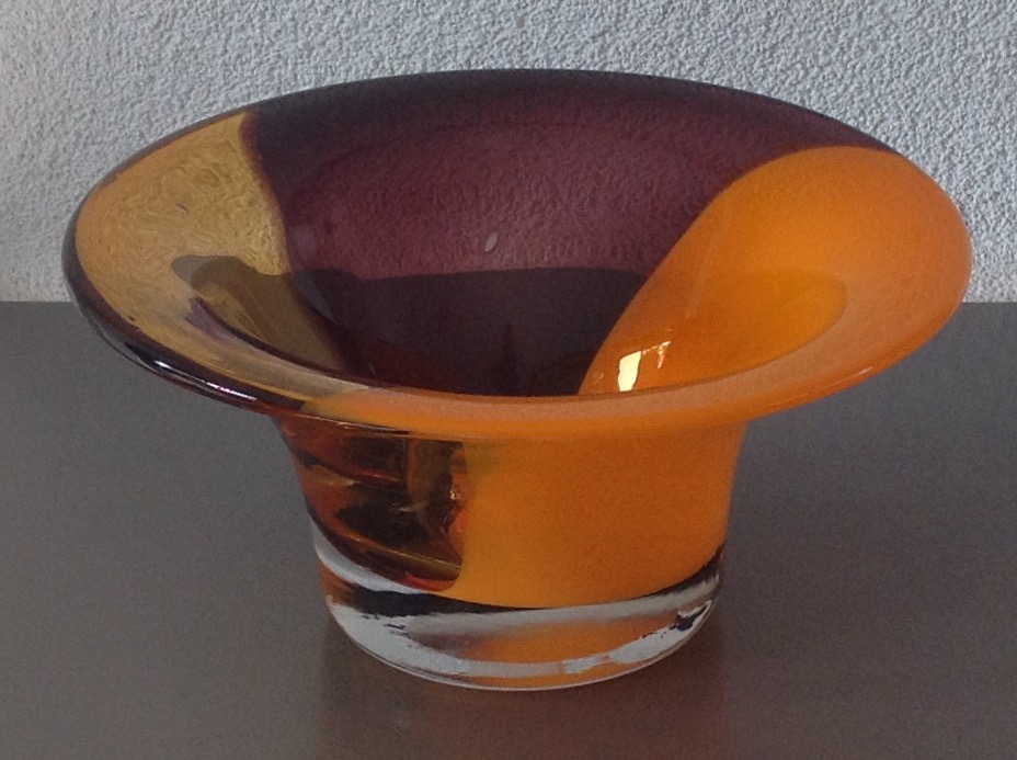 Bernard Heesen - Driekleurige schaal verkocht voor € 35!