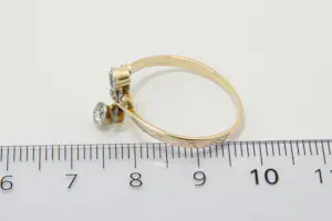 32- Elegante 14krt goud & diamanten "cross-over" ring met 0.30ct oud slijpsel kopen? Bied vanaf 160!