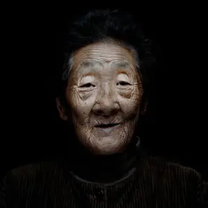 Denis Rouvre - C-print / dibond ( liquid gloss), Tsunami /Tomoko Ujiie uit de serie 'Low Tide' kopen? Bied vanaf 500!