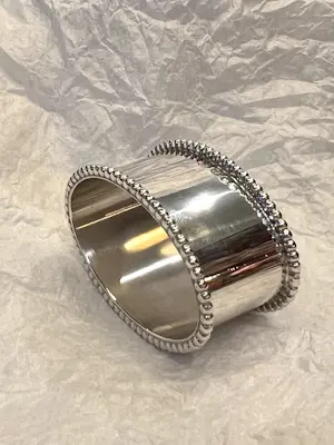 Zilveren servetring met parelrand (klein) kopen? Bied vanaf 80!