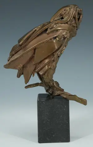 Hetty Heyster - Gepatineerd bronzen beeld: 'Gevederde jonge uil op tak' (unicum!!!) kaufen? Bieten Sie von 999!