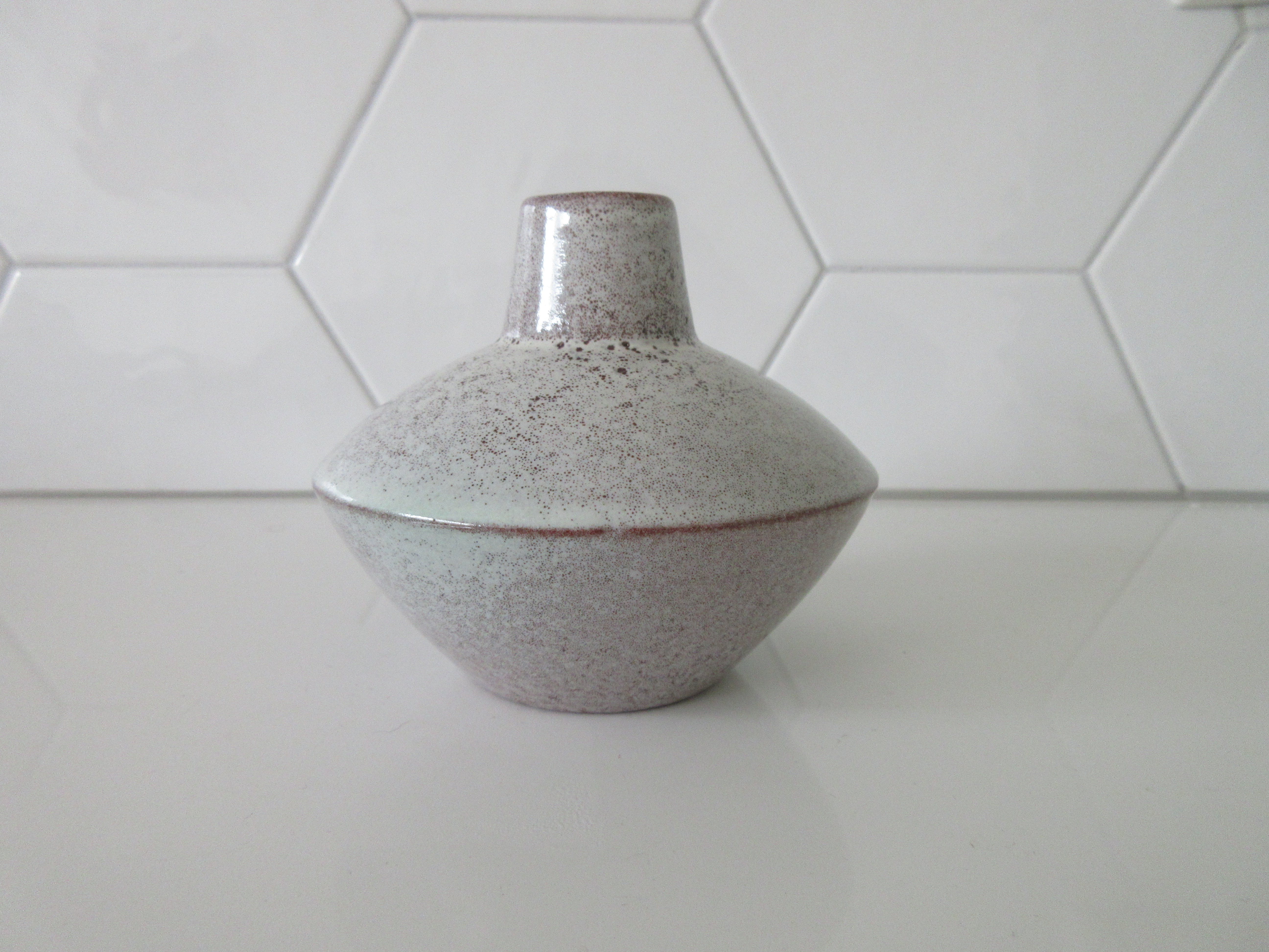 Faience- en Tegelfabriek Westraven - Discus vaasje model 1303 verkocht voor € 1!
