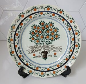 Plateelbakkerij Zuid-Holland - Platelen bevrijdingsbord "Holland groeit weer!" "Holland bloeit weer!" kopen? Bied vanaf 28!