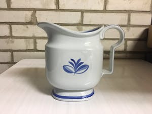 Upsala-Ekeby - Melkkan en kop- en schotel decor Blandbatt ontwerp Arthur Percy kopen? Bied vanaf 10!