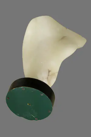 Marina Nuñez del Prado - Abstract beeld uit albast - prachtige licht doorlating - ruim 11 kg kopen? Bied vanaf 895!