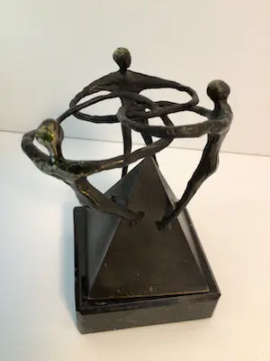 Corry Ammerlaan - Sculptuur “ Verbondenheid “ zeldzaam kopen? Bied vanaf 1!