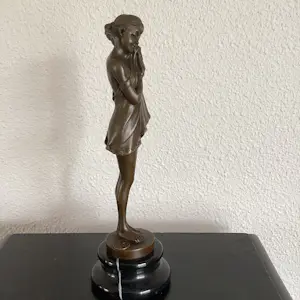 Demetre Haralamb Chiparus - Het verdrietige meisje kopen? Bied vanaf 120!