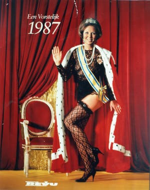 Niet of onleesbaar gesigneerd - Foto , Cover Nieuwe Revu Kerstnummer 1986, Koningin Beatrix - ingelijst kopen? Bied vanaf 1!