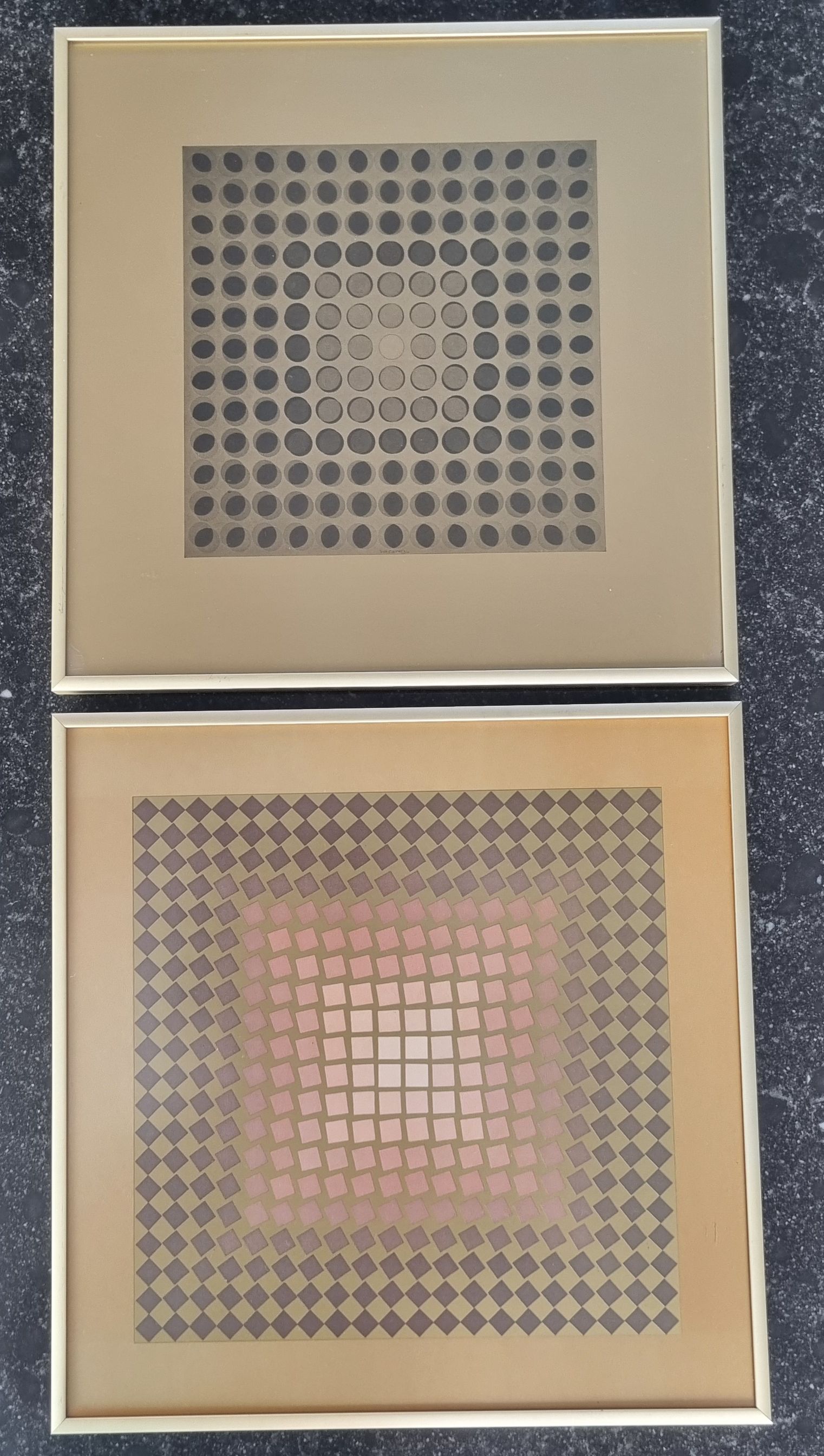 AcheterVictor Vasarely - Set van 2 iconische Op-Art héliogravures? Enchérissez de 120!