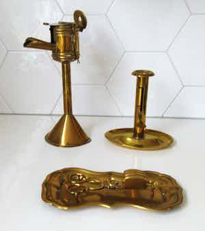 Lot van vier antieke geel koperen items - Koper, Messing verkocht voor € 1!