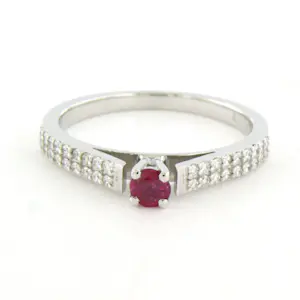 18k gouden ring met robijn tot. 0.25ct en briljant geslepen diamant tot. 0.24ct kaufen? Bieten Sie von 650!