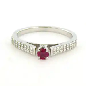 18k gouden ring met robijn tot. 0.25ct en briljant geslepen diamant tot. 0.24ct kaufen? Bieten Sie von 650!