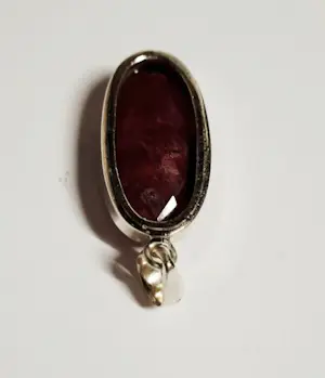 Nieuwe zilveren hanger met facetgeslepen robijn kopen? Bied vanaf 95!