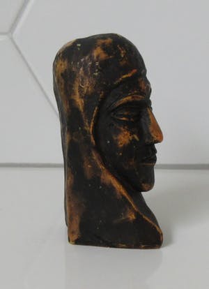 Niet of onleesbaar gesigneerd - Art deco zwart gelakte gegoten presse papier van een kop kopen? Bied vanaf 10!