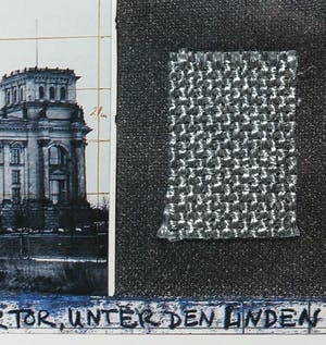 Christo - Handgesigneerd exemplaar Wrapped Reichstag met stofmonster - Ingelijst (Groot) kopen? Bied vanaf 1!