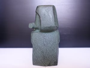 Niet of onleesbaar gesigneerd - Kubistisch gesigneerd beeldje van fluitspeler kopen? Bied vanaf 1!