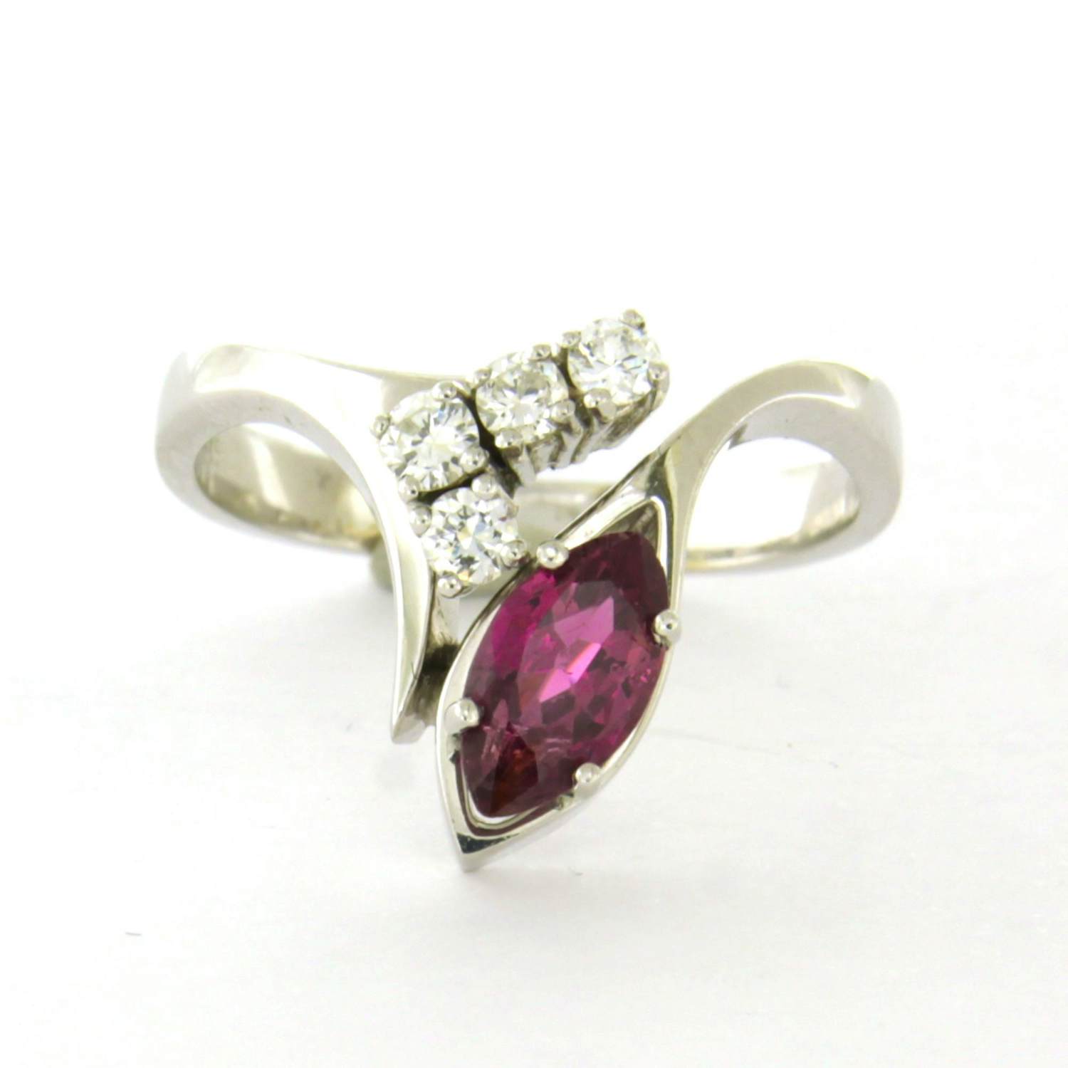 14k wit gouden ring met robijn en briljant geslepen diamant tot. 0.20ct kopen? Bied vanaf 585!