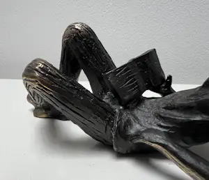 Astrid Veldhuyzen-Koppen - Bronzen sculptuur | Lezende vrouw kopen? Bied vanaf 60!