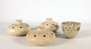 Carla van Ouwenaller - Aardewerk, Lot opengewerkte objecten kopen? Bied vanaf 35!