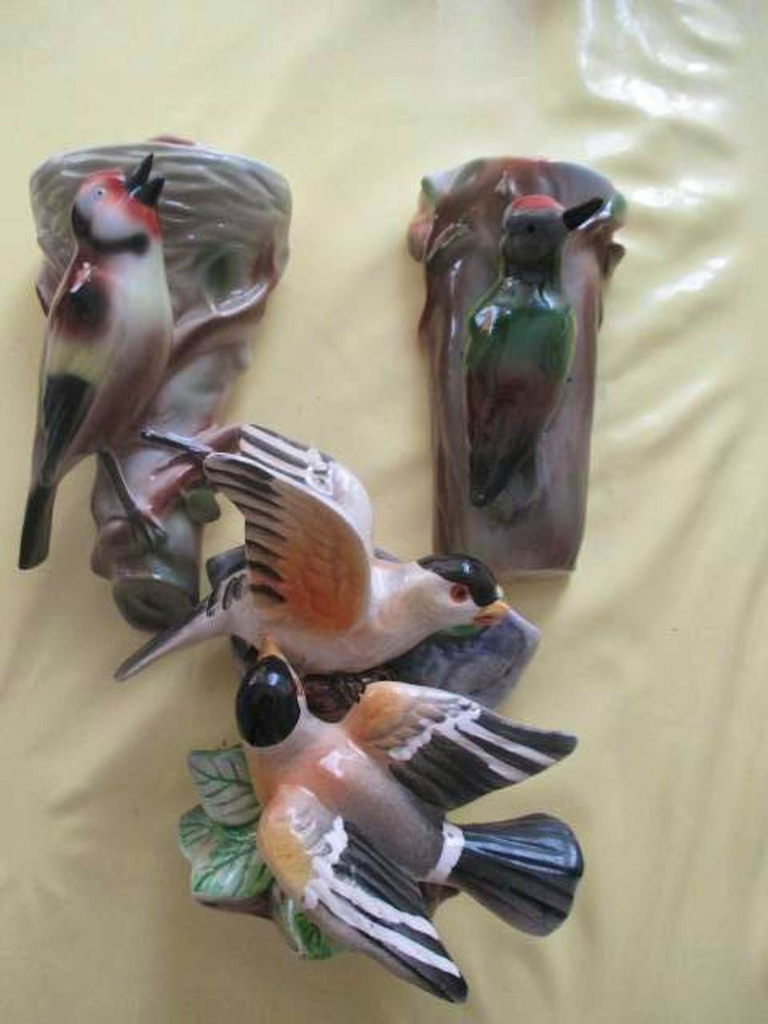 Niet of onleesbaar gesigneerd - 3 porseleinen vogels - wanddecoratie kopen? Bied vanaf 10!