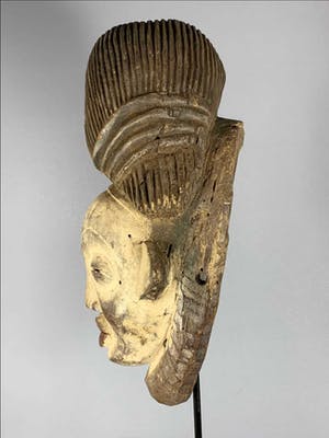Punu - Tribal used Old African female mask from the Punu - Gabon. kopen? Bied vanaf 35!