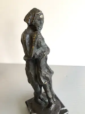 Astrid Veldhuyzen-Koppen - Sculptuur “ Bescherming “ kopen? Bied vanaf 69!