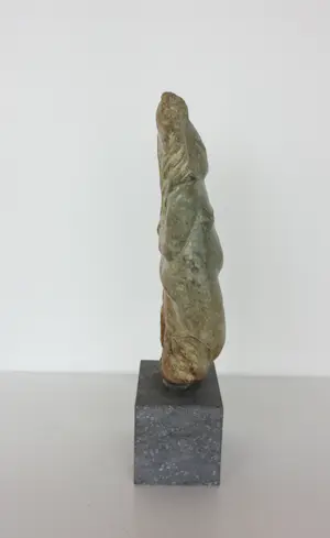 Monica van Dael - Sculptuur van natuursteen, Vrouwentorso kopen? Bied vanaf 400!