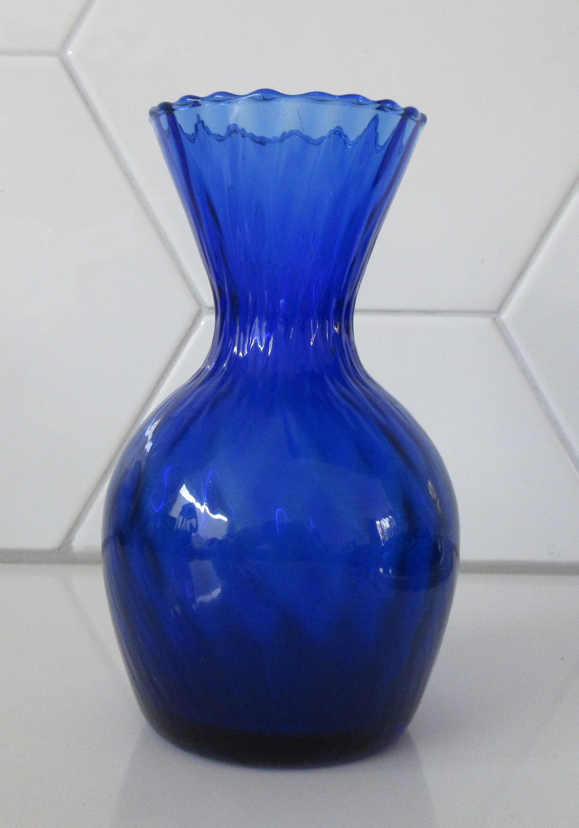 Niet of onleesbaar gesigneerd - Cobalt blauw optiek glazen vaasje kopen? Bied vanaf 1!