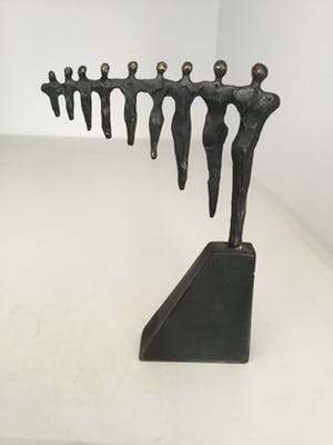Corry Ammerlaan - Sculptuur “ Schouder aan schouder staan “ kopen? Bied vanaf 55!