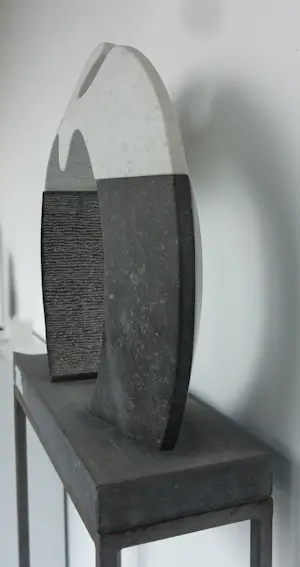 Margriet Kusters - Grote sculptuur van arduin en marmer kopen? Bied vanaf 600!