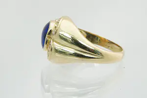 62 - 14 karaat geel gouden ring met blauwe cabuchon geslepen hartvormige steen kopen? Bied vanaf 200!