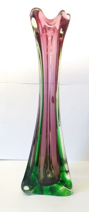Niet of onleesbaar gesigneerd - Sierlijke paars groene Murano vaas kopen? Bied vanaf 1!