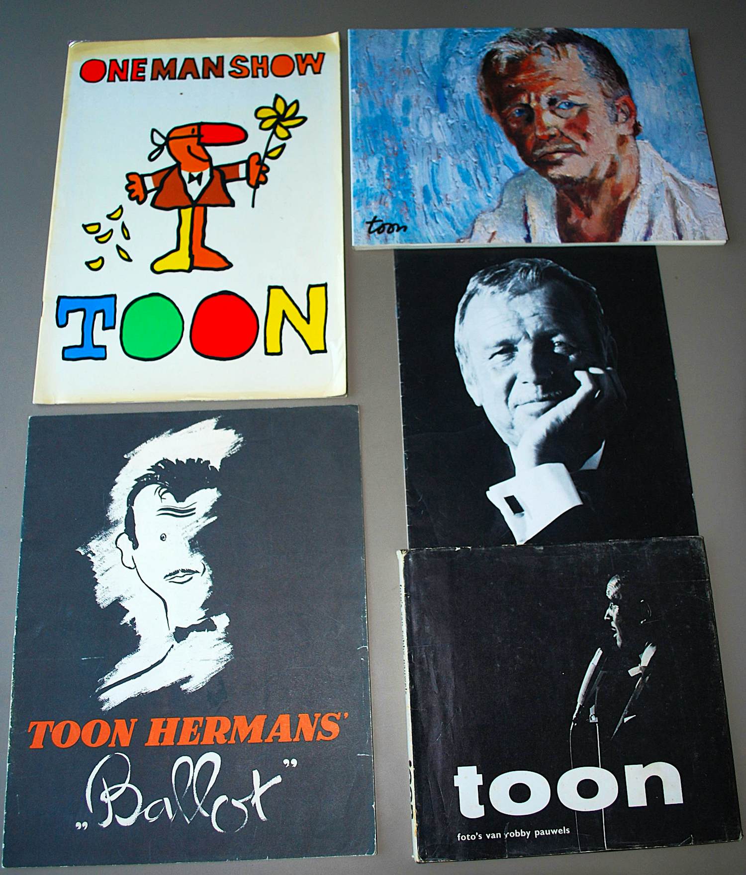 Toon Hermans - schilderijen/fotografie en 3 programmaboekjes oneman-shows (1953/77/79) verkocht voor € 50!