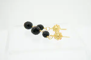 16 - Fraaie set 18 krt gouden oorsieraden - met facetgeslepen zwarte stenen kopen? Bied vanaf 185!