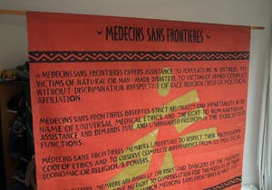 Wilfred Ukpong - Groot beschilderd doek , “Médecins Sans Frontières” – 117 x 125 cm - 1999 kopen? Bied vanaf 1!