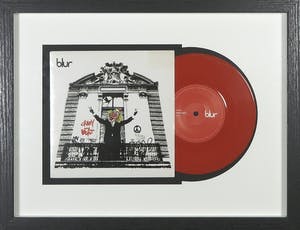 Banksy - Single van Blur met hoesontwerp van Banksy - Crazy Beat - Ingelijst kopen? Bied vanaf 1!