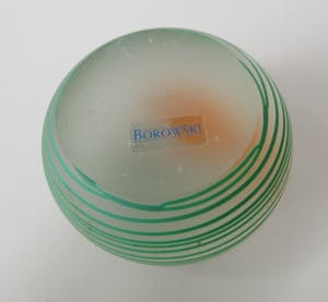 Glasstudio Borowski - Grote groene gesatineerde presse papier met oranje gesatineerde mond kopen? Bied vanaf 30!