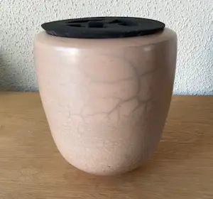 Anke van der Kwaak - Roze Raku gestookte kunst keramische vaas of urn kopen? Bied vanaf 1!