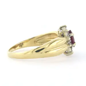 18k gouden ring met robijn en briljant geslepen diamant totaal circa 0.15ct kopen? Bied vanaf 525!