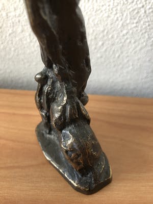 Brons (Onbekend) - Beeld van een man met konijn op zijn arm en hond en kat naast hem. kopen? Bied vanaf 65!