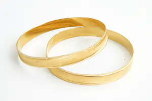 192 - TWEE (2) hoog gehalte 22 karaats geelgouden gefaseerd afgewerkte armbanden kopen? Bied vanaf 1180!