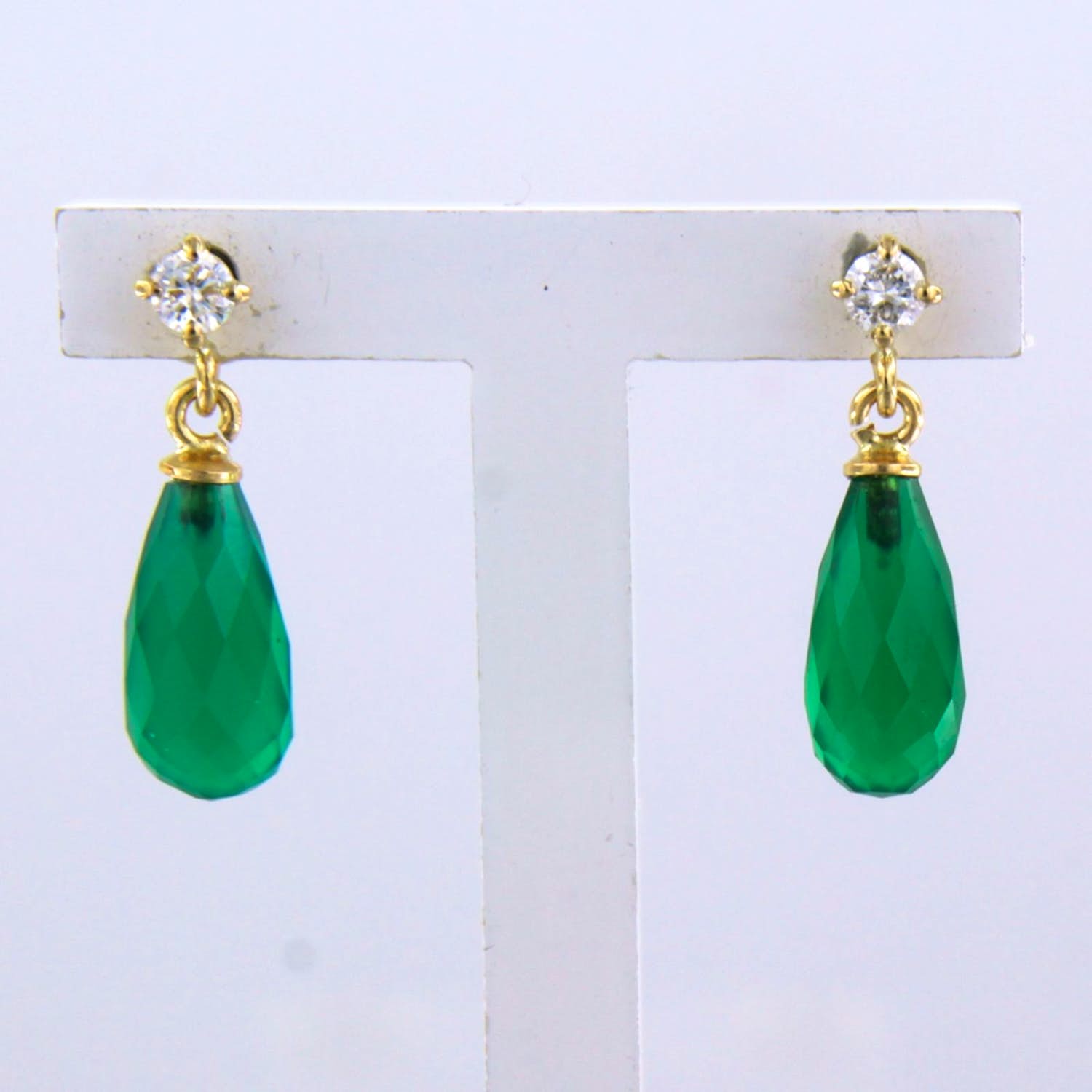 18k geel gouden oorhangers bezet met groene onyx en biljant geslepen diamant kopen? Bied vanaf 210!