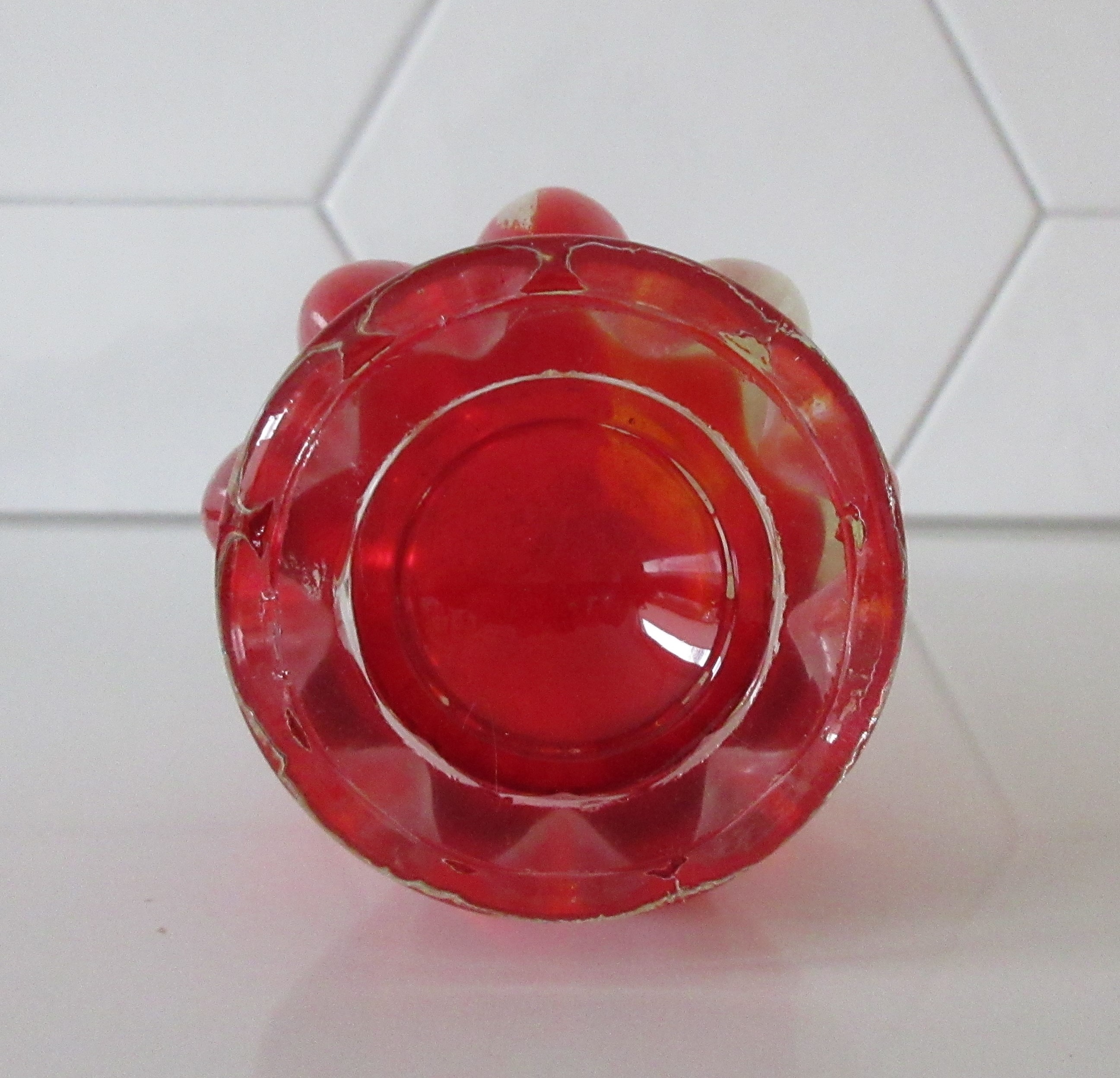 Niet of onleesbaar gesigneerd - Rood wit vrijgevormd glazen vaasje kopen? Bied vanaf 1!