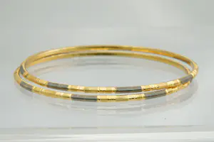 28 - Set van TWEE hoog-gehalte 22Krt bicolor gouden "rinkel" armbanden kopen? Bied vanaf 1080!